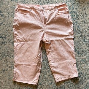 NWOT pale pink capris